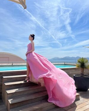 【フォト】少女時代ユナ、カンヌ映画祭で美しい女神のようなドレス姿披露