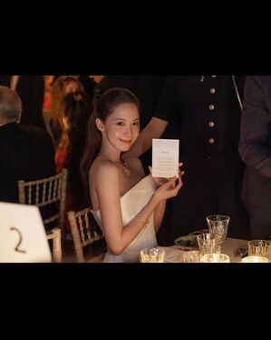 【フォト】少女時代ユナ　優雅なカンヌ映画祭の夜！　白のベアトップドレスで美しいビジュアル・アピール
