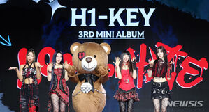 【フォト】H1-KEY、キュートなクマちゃんのマスコットと共に新譜の先行公演