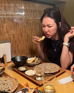 チェ・ジウ 日本でアツアツ天ぷら食べて眉間にしわ…ユソン「おいしいってこと?」