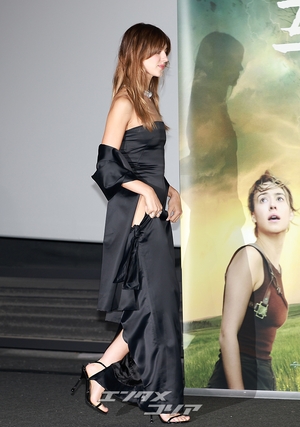 【フォト】『ツイスターズ』デイジー・エドガー＝ジョーンズ　大胆ドレスで韓国を魅了