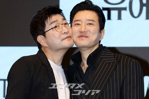 【フォト】ソン・ヒョンジュ＆キム・ミョンミン「息子に教えてもらったほっぺハート」