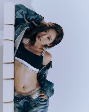 【フォト】KISS OF LIFEジュリー、健康的な美しさあふれるアンダーウエアグラビア