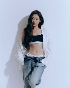 【フォト】KISS OF LIFEジュリー、健康的な美しさあふれるアンダーウエアグラビア