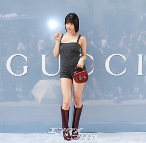 【フォト】KISS OF LIFEナッティ、ホットなボディ際立つ「GUCCI」の衣装