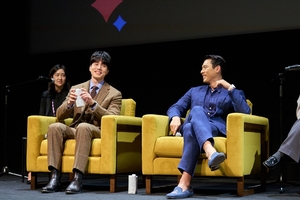 【フォト】ヒョンビン＆イ・ドンウク、豪華2ショット＝トロント映画祭