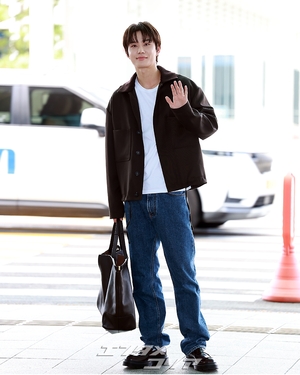 【フォト】NCTジョンウの素敵なフライトコーデ　「Tod’sのファッションショーにいってきます！」