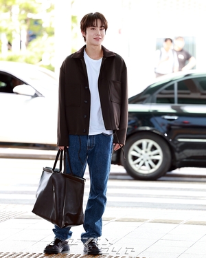 【フォト】NCTジョンウの素敵なフライトコーデ　「Tod’sのファッションショーにいってきます！」