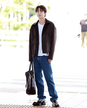 【フォト】NCTジョンウの素敵なフライトコーデ　「Tod’sのファッションショーにいってきます！」