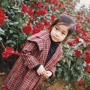 【フォト】「二児のママ」イ・ミンジョンが子どものころの写真大公開…お人形さんみたい