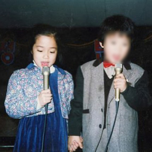 【フォト】「二児のママ」イ・ミンジョンが子どものころの写真大公開…お人形さんみたい