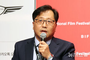 【フォト】カン・ドンウォン＆チャ・スンウォンら、釜山映画祭開幕作『戦と乱』のキャストたち