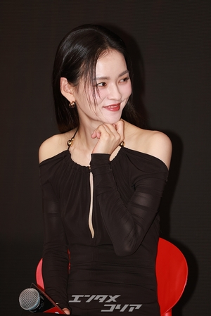【フォト】キム・ユネ、超スリムボディで披露する優雅なダンス