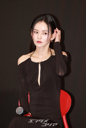 【フォト】キム・ユネ、超スリムボディで披露する優雅なダンス