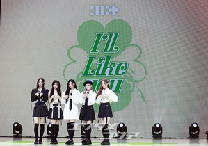 【フォト】ILLIT、キュートな少女たち…新譜の先行公演