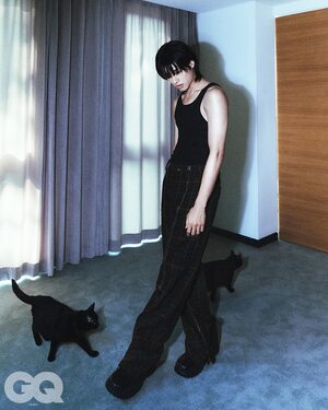 【フォト】ATEEZウヨン×黒猫…シックな魅力さく裂