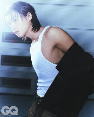 【フォト】ATEEZウヨン×黒猫…シックな魅力さく裂