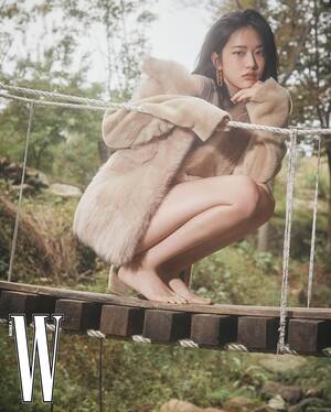 【フォト】IVEユジン、美しく幻想的な姿披露…「W KOREA」グラビア