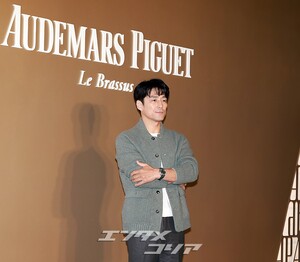 【フォト】チ・ジニ、まさにステキな「イケオジ」