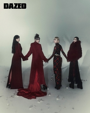 【フォト】2NE1の4人、強烈なビジュアルの完全体グラビア公開