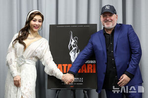 【フォト】ミュージカル『マタ・ハリ』の作曲家と女優オク・ジュヒョンのインタビュー