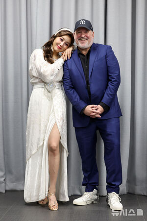 【フォト】ミュージカル『マタ・ハリ』の作曲家と女優オク・ジュヒョンのインタビュー