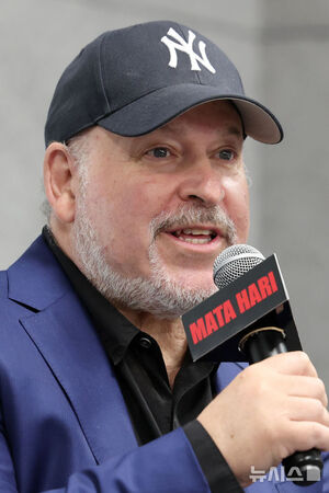 【フォト】ミュージカル『マタ・ハリ』の作曲家と女優オク・ジュヒョンのインタビュー