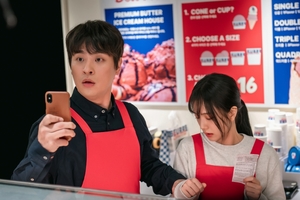 【フォト】パク・ジョンミン×BLACKPINKジス主演『ニュートピア』のスチール初公開