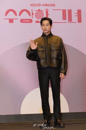 【フォト】ジニョン、『怪しい彼女』で天才プロデューサー役