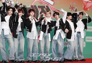 【フォト】IVE、ILLIT、Stray Kids…「2024 SBS歌謡大典」に結集したK-POPスター