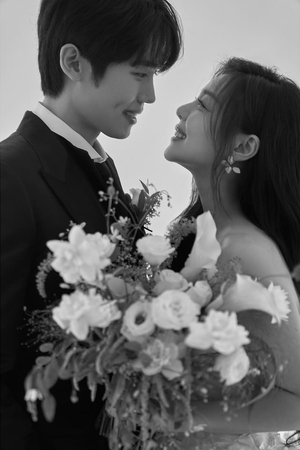 【フォト】Ailee＆チェ・シフンさん、甘くロマンチックなウエディング写真大放出
