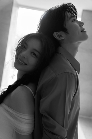 【フォト】Ailee＆チェ・シフンさん、甘くロマンチックなウエディング写真大放出