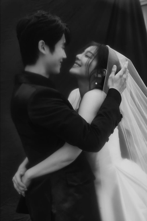 【フォト】Ailee＆チェ・シフンさん、甘くロマンチックなウエディング写真大放出