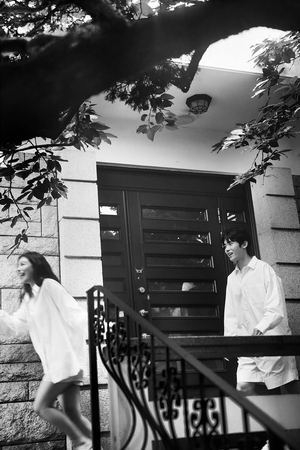 【フォト】Ailee＆チェ・シフンさん、甘くロマンチックなウエディング写真大放出
