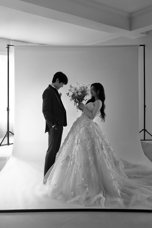 【フォト】Ailee＆チェ・シフンさん、甘くロマンチックなウエディング写真大放出