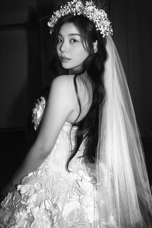 【フォト】Ailee＆チェ・シフンさん、甘くロマンチックなウエディング写真大放出