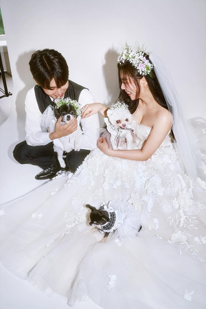 【フォト】Ailee、3匹の愛犬とウエディング写真撮影　「愛情いっぱい」