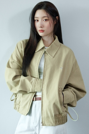 【フォト】チョン・チェヨン、クラシカルなスタイリング際立つ春コーデを提案