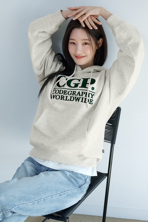 【フォト】チョン・チェヨン、クラシカルなスタイリング際立つ春コーデを提案