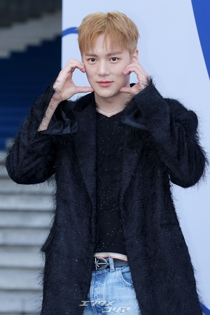 【フォト】MONSTA Xショヌ＆ミニョク、仲良くハートのポーズ