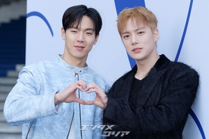 【フォト】MONSTA Xショヌ＆ミニョク、仲良くハートのポーズ