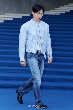 【フォト】MONSTA Xショヌ＆ミニョク、仲良くハートのポーズ