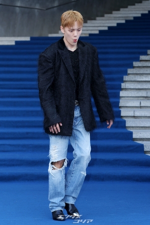 【フォト】MONSTA Xショヌ＆ミニョク、仲良くハートのポーズ