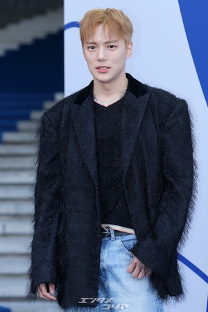 【フォト】MONSTA Xショヌ＆ミニョク、仲良くハートのポーズ