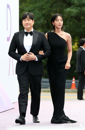 【フォト】ソウルドラマアワードのMCを務めるペ・ソンジェ＆ソル・イナ