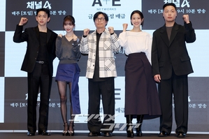 【フォト】GOT7ジニョン＆ノ・ジョンイ＆イム・ジェヒョク＆チャン・ヒリョン「『魔女』ファイト！」