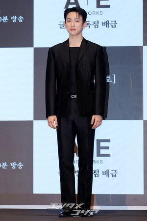 【フォト】GOT7ジニョン＆ノ・ジョンイ＆イム・ジェヒョク＆チャン・ヒリョン「『魔女』ファイト！」