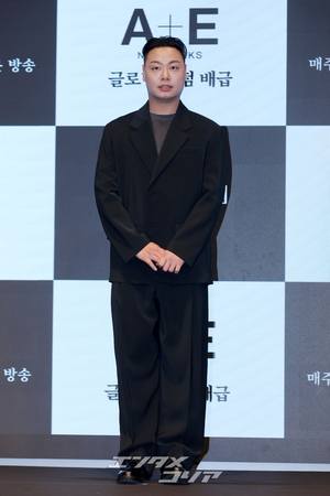 【フォト】GOT7ジニョン＆ノ・ジョンイ＆イム・ジェヒョク＆チャン・ヒリョン「『魔女』ファイト！」