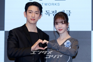 【フォト】GOT7ジニョン＆ノ・ジョンイ＆イム・ジェヒョク＆チャン・ヒリョン「『魔女』ファイト！」