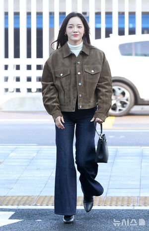 【フォト】まばゆい美しさ誇るキム・セジョン、パリに出発